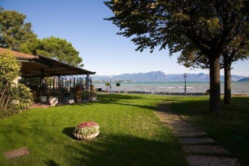 Hotel Lugana Parco Al Lago Сирмионе Экстерьер фото