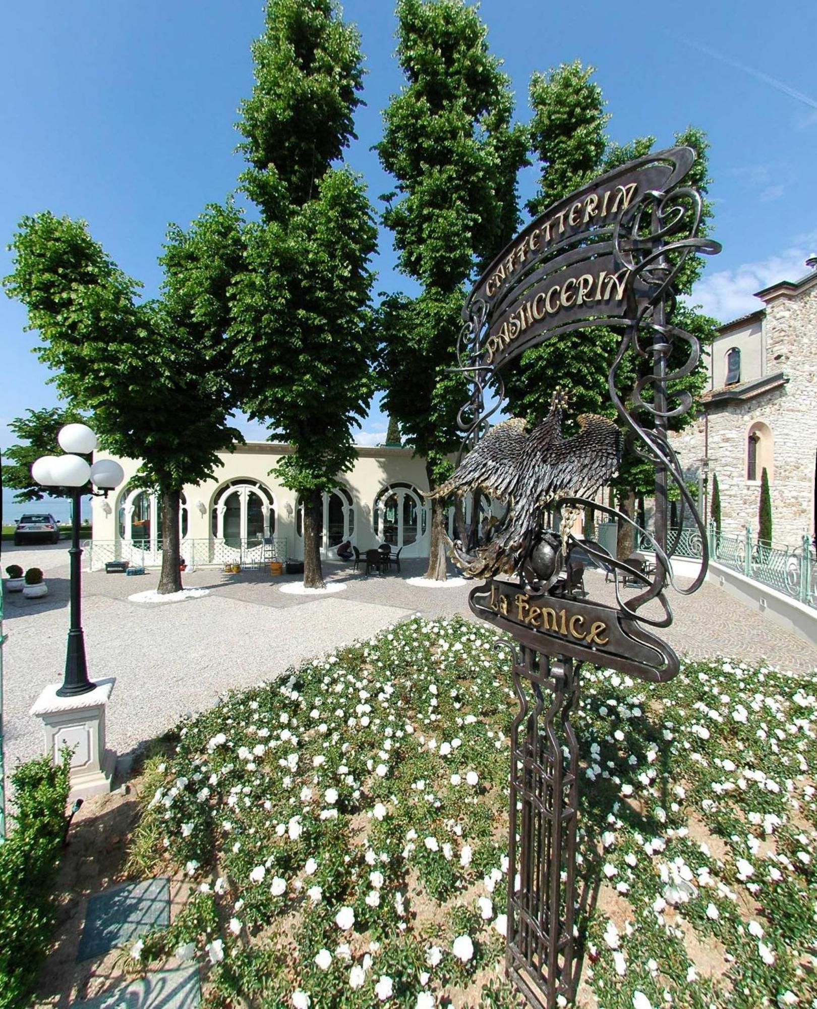 Hotel Lugana Parco Al Lago Сирмионе Экстерьер фото