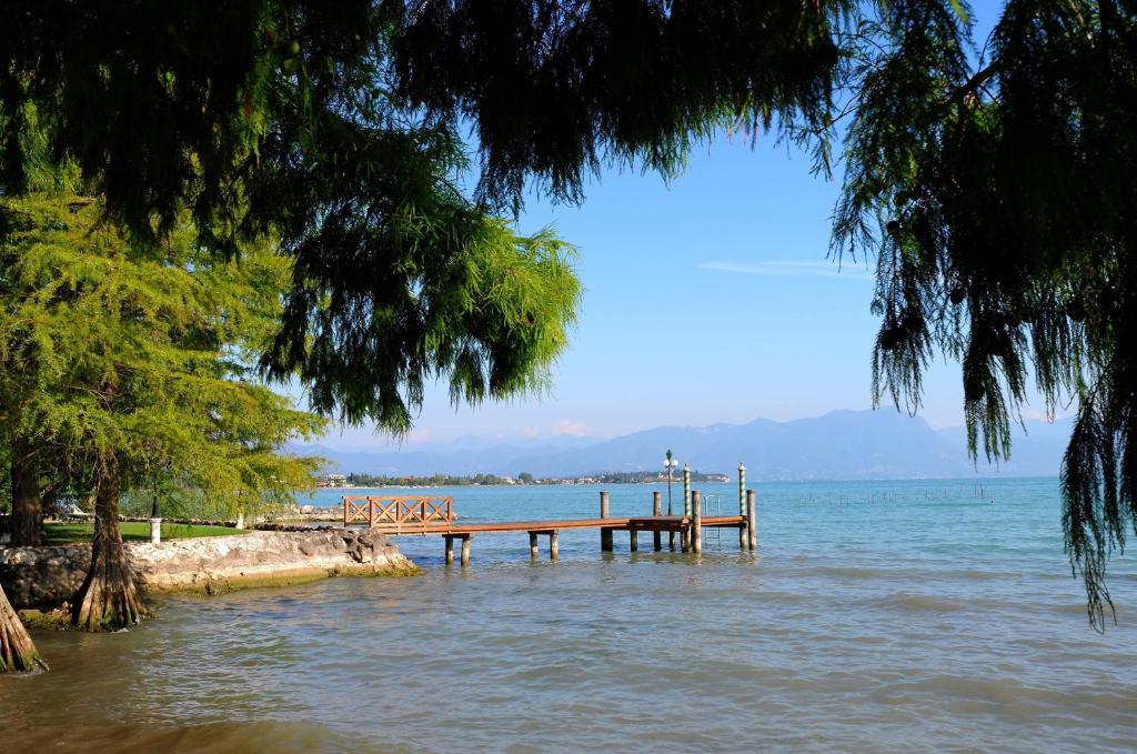 Hotel Lugana Parco Al Lago Сирмионе Экстерьер фото